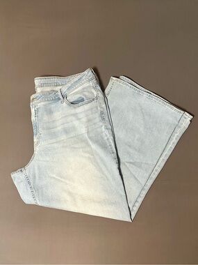 Old Navy WOW Wide Leg Jeans in Light Denim (22)